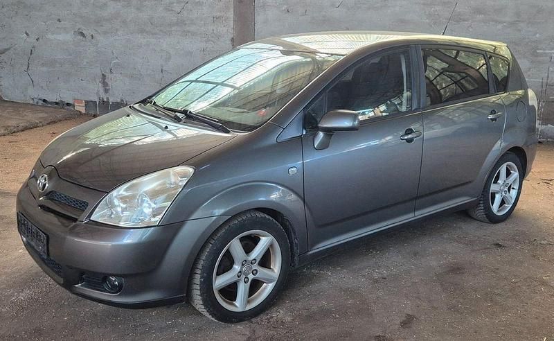 Grau Gebraucht 2006 Toyota Corolla Verso Sol Van / Kleinbus | 1.999 € (Fairer Preis) - Bild 1/4