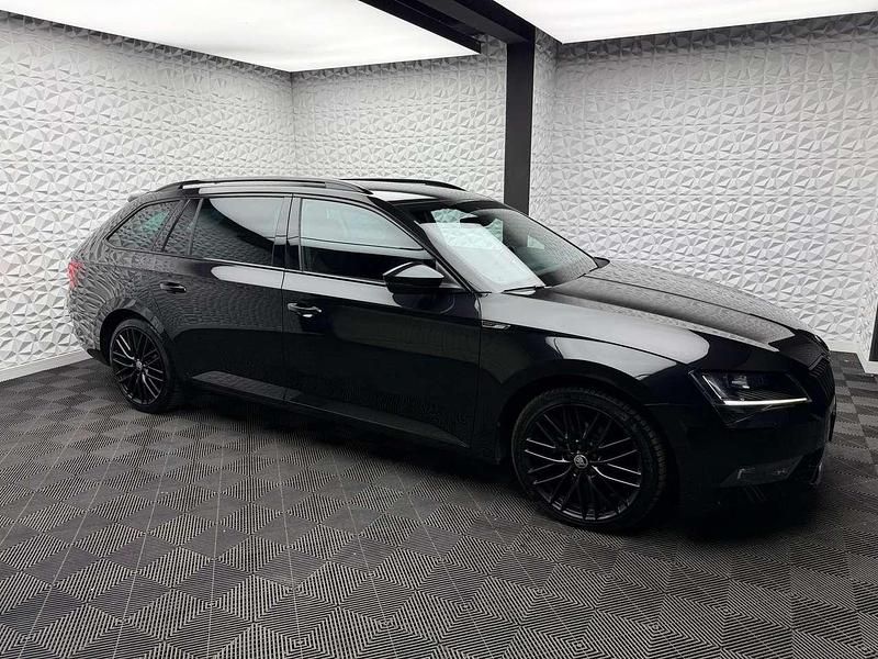 Gebraucht Skoda Superb SportLine 190 PS (139 kW) 2019 Schwarzmagic perleffekt Kombi