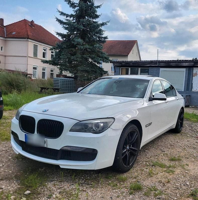Weiß Gebraucht 2010 BMW 740 M Sport Limousine | 8.199 € (Superpreis) - Bild 1/4