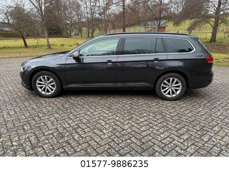 Gebraucht VW Passat 150 PS (110 kW) 2018 Grau Kombi