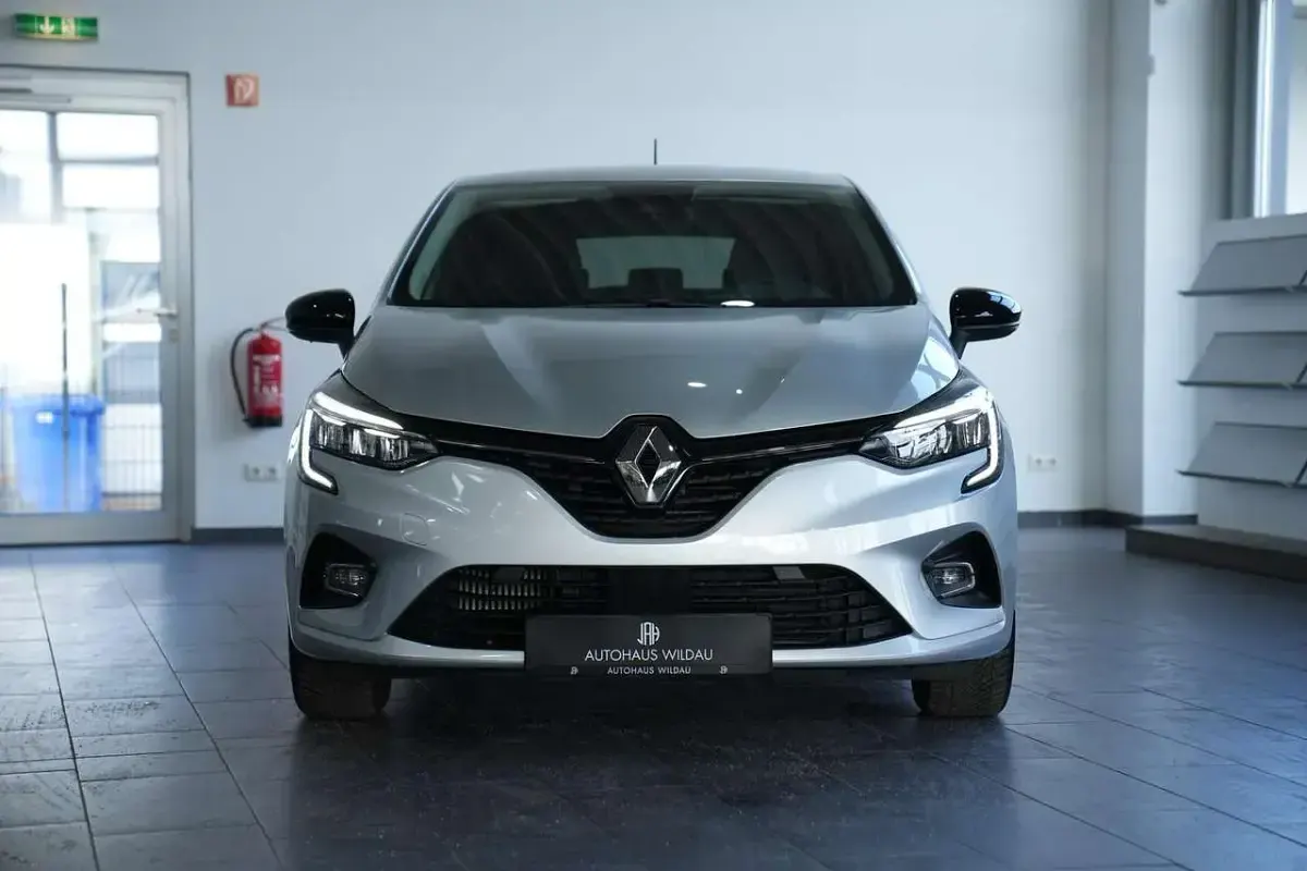 Używany Renault Clio V Evolution 91 KM (66 kW) 2022 Szary Sedan/Limuzyna