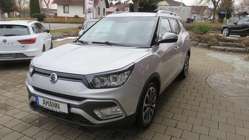 Usata SsangYong XLV 128 CV (94 kW) 2017 Argento SUV