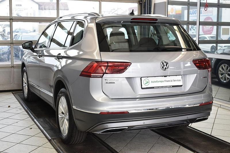 Gebraucht VW Tiguan Allspace Highline 150 PS (110 kW) 2021 Silber SUV
