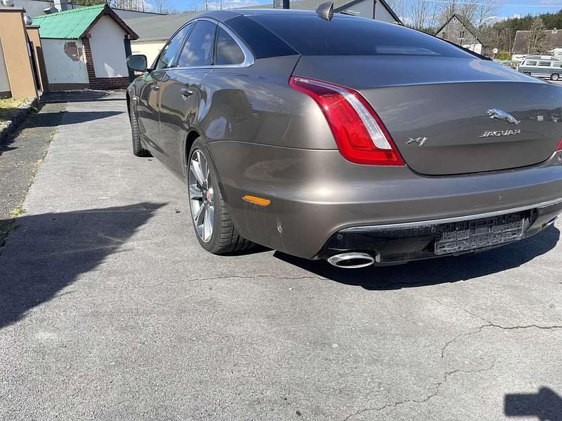 Gebraucht Jaguar XJ Portfolio 300 PS (220 kW) 2016 Braun Limousine