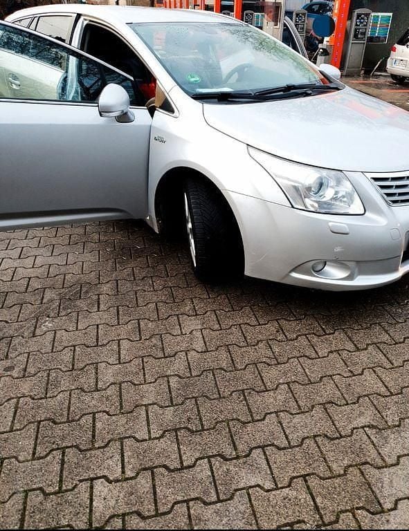 Grau Gebraucht 2010 Toyota Avensis Executive Kombi | 4.490 € (Fairer Preis) - Bild 1/4