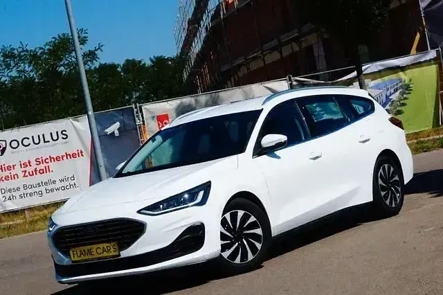 Gebraucht Ford Focus Titanium 140 PS (102 kW) 2024 Weiß Limousine