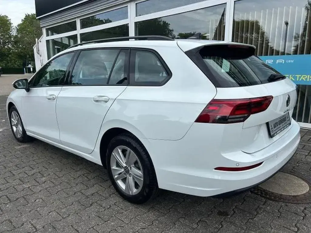 Gebraucht VW Golf VIII Life 110 PS (80 kW) 2023 Weiss Kombi