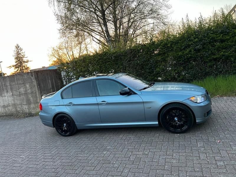 Gebraucht BMW 330 245 PS (180 kW) 2010 Blau Limousine