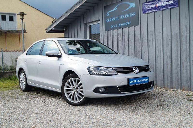 Silber Gebraucht 2013 VW Jetta Highline Limousine | 9.950 € (Fairer Preis) - Bild 1/4