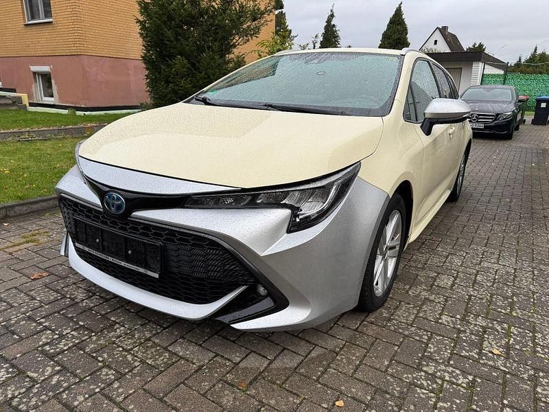 Silber Gebraucht 2022 Toyota Corolla Kombi | 15.500 € (Superpreis) - Bild 1/4