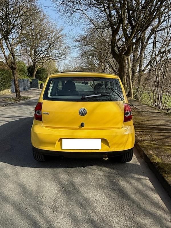 Gebraucht VW Fox 54 PS (39 kW) 2005 Gelb Kleinwagen