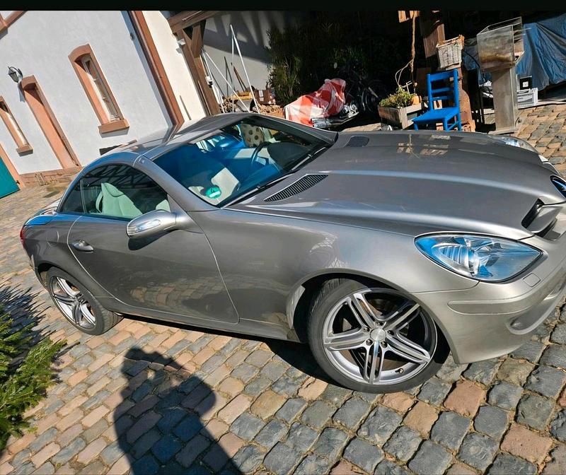 Andere farben Gebraucht 2006 Mercedes SLK200 Cabrio | 12.600 € (Etwas zu teuer) - Bild 1/4