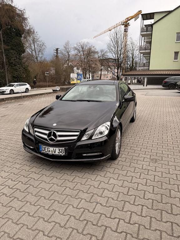 Usata Mercedes E300 252 CV (185 kW) 2012 Nero Coupé