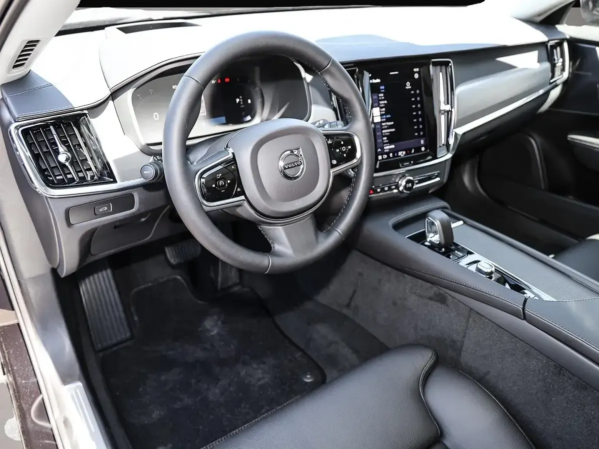 Gebraucht Volvo V90 Ultimate 197 PS (144 kW) 2024 Manufacturer Kombi