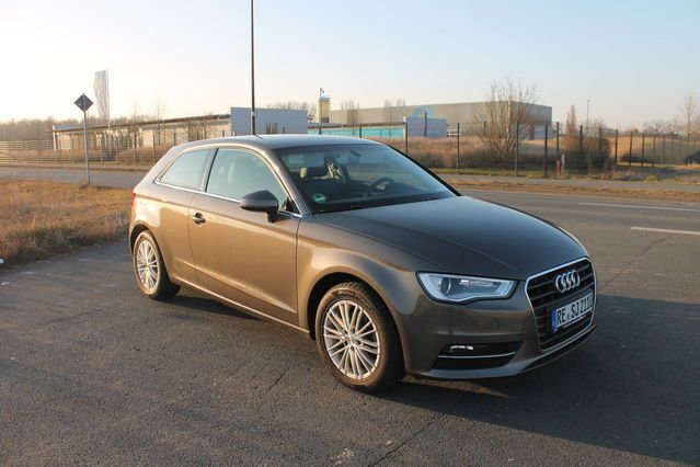 Gebraucht Audi A3 Ambiente 105 PS (77 kW) 2013 Grau metallic Limousine