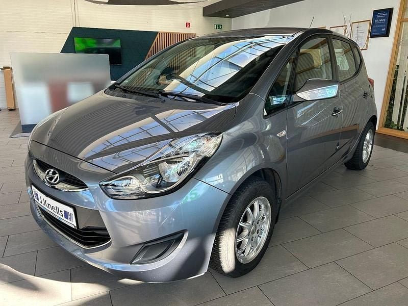 Grau Gebraucht 2013 Hyundai ix20 Kleinwagen | 8.950 € (Fairer Preis) - Bild 1/4
