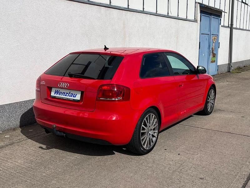 Gebraucht Audi A3 Attraction 102 PS (75 kW) 2010 Rot Kleinwagen