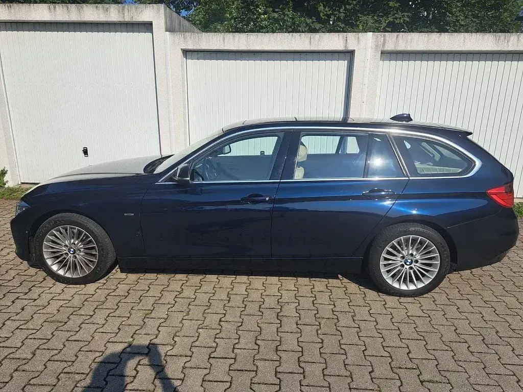 Gebraucht BMW 330 Luxury Line 258 PS (189 kW) 2013 Blau Kombi