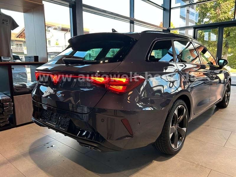Neu Cupra Leon 150 PS (110 kW) 2025 Dark void Kombi