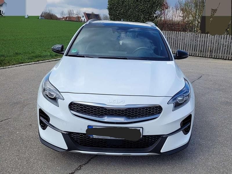 Weiß Gebraucht 2022 Kia XCeed Black Xdition SUV | 24.800 € (Fairer Preis) - Bild 1/4
