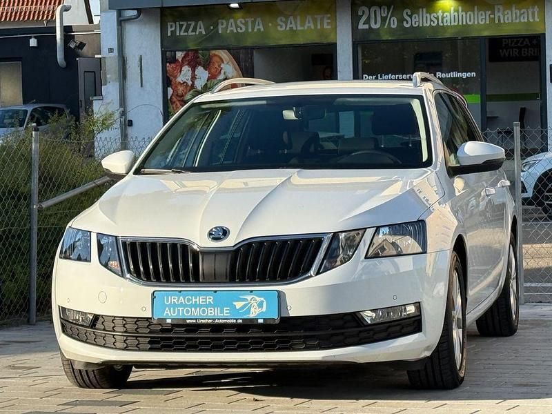 Weiß Gebraucht 2020 Skoda Octavia Ambition Kombi | 14.990 € (Fairer Preis) - Bild 1/4