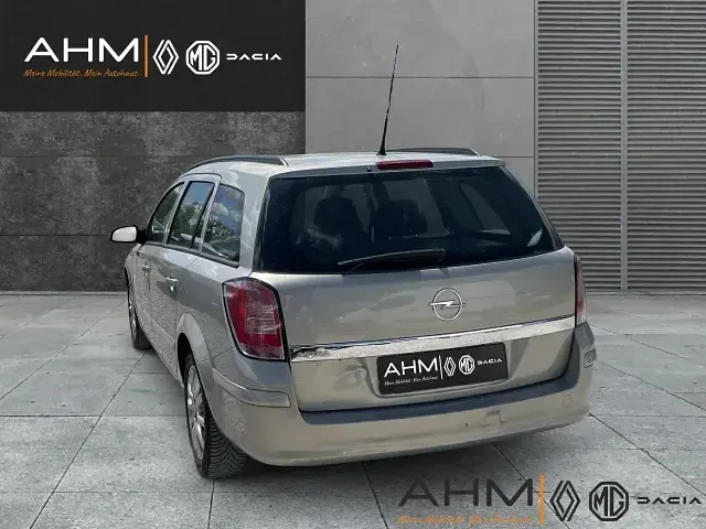 Gebraucht Opel Astra Edition 116 PS (85 kW) 2009 Silber Kombi