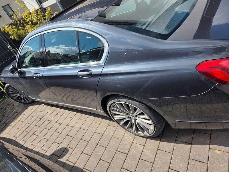 Gebraucht BMW 740 320 PS (235 kW) 2016 Grau Limousine