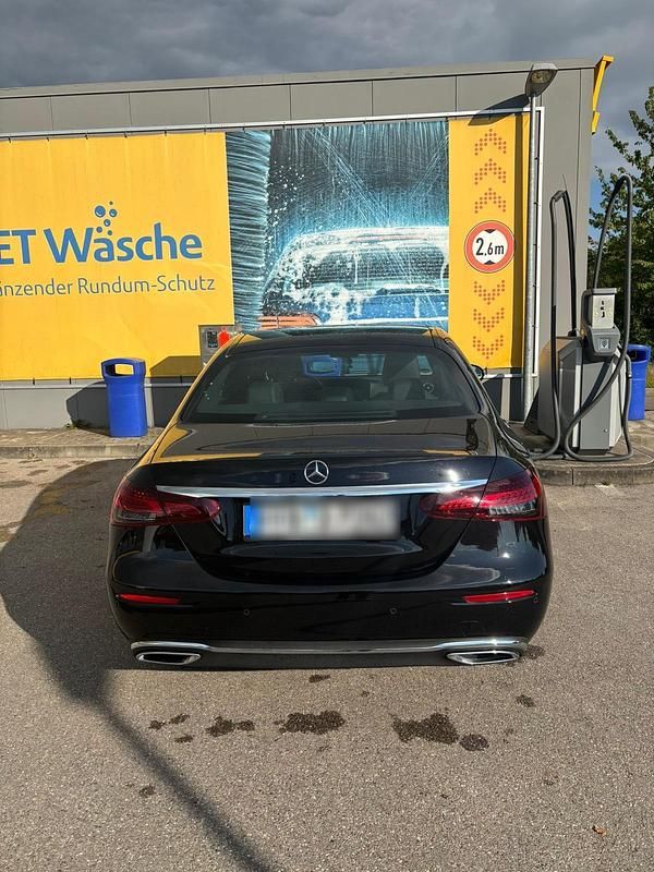 Schwarz Gebraucht 2023 Mercedes E300 Limousine | 39.500 € (Superpreis) - Bild 1/4