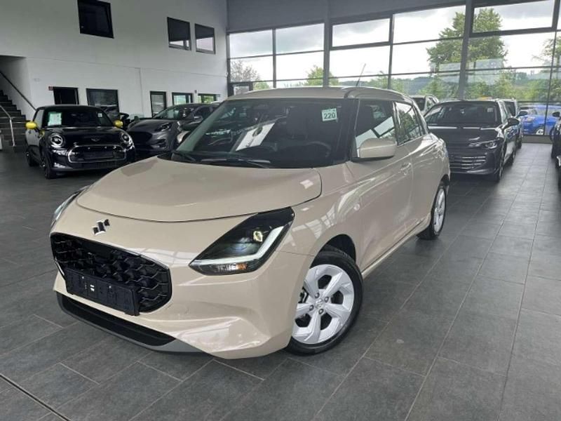 Cool yellow metallic Gebraucht 2025 Suzuki Swift Comfort Kleinwagen | 16.970 € (Fairer Preis) - Bild 1/4