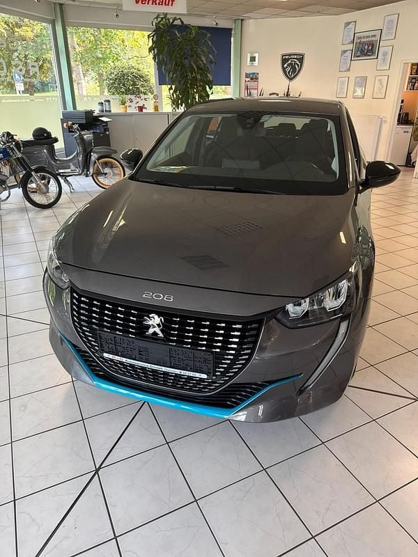 Grau Gebraucht 2022 Peugeot 208 Active Kleinwagen | 14.490 € (Fairer Preis) - Bild 1/4