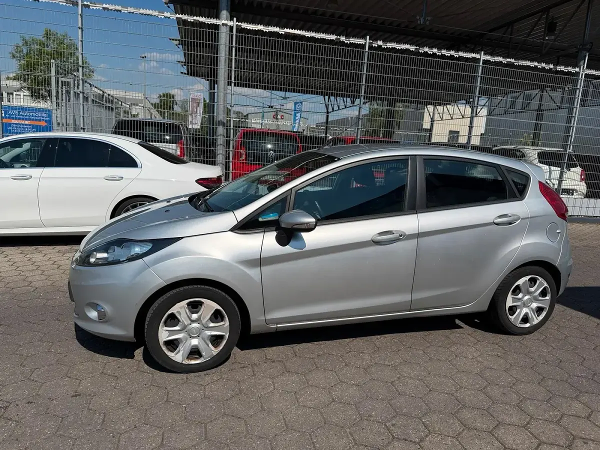 Second-hand Ford Fiesta 69 CP (50 kW) 2012 Gri Hatchback