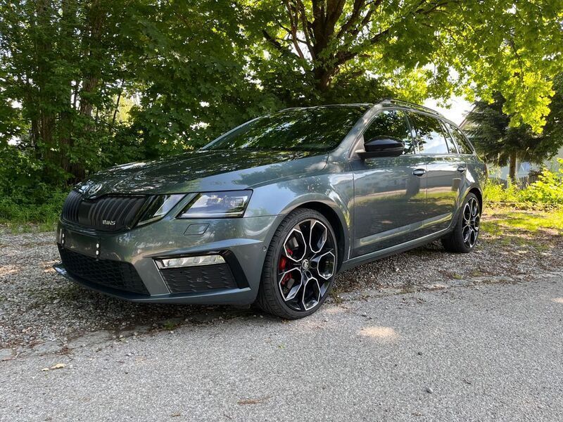 Grau Gebraucht 2018 Skoda Octavia RS Kombi | 19.990 € (Teuer) - Bild 1/4