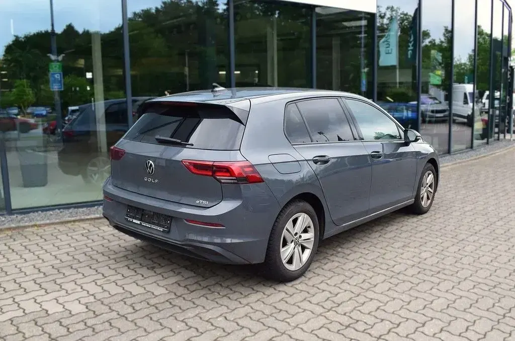 Gebraucht VW Golf VIII Life 150 PS (110 kW) 2023 Grau Limousine