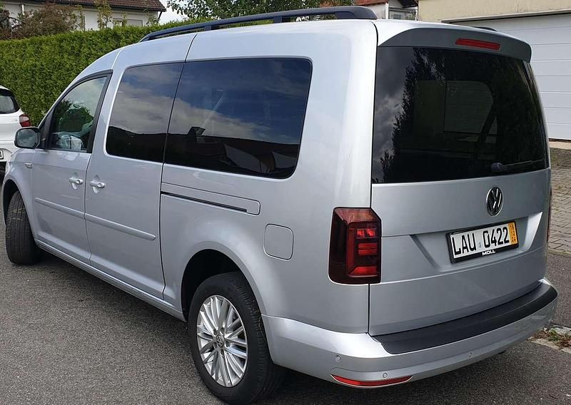 Silber Gebraucht 2020 VW Caddy Maxi Comfortline Van / Kleinbus | 29.990 € (Fairer Preis) - Bild 1/4