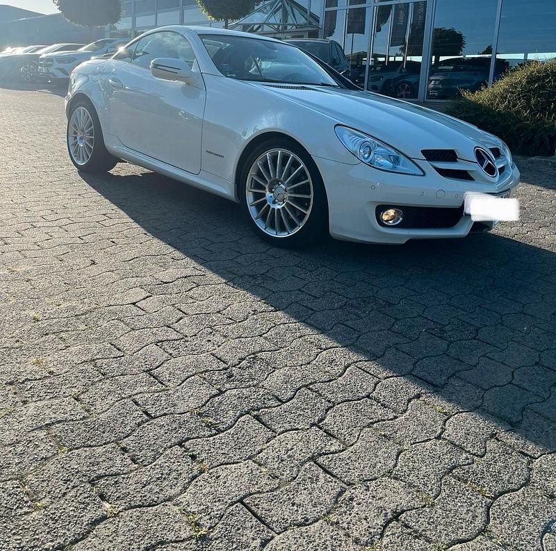 Weiß Gebraucht 2008 Mercedes SLK200 Cabrio | 11.450 € (Etwas zu teuer) - Bild 1/4