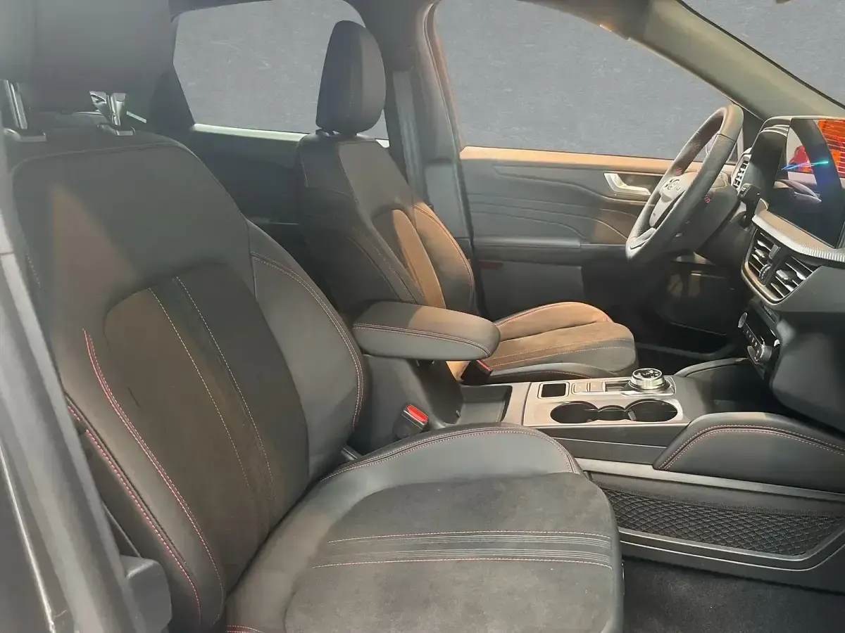 Neu Ford Kuga ST-Line X 179 PS (131 kW) 2026 Grau SUV