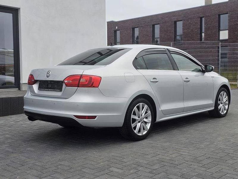 Gebraucht VW Jetta Highline 140 PS (102 kW) 2013 Silber Limousine