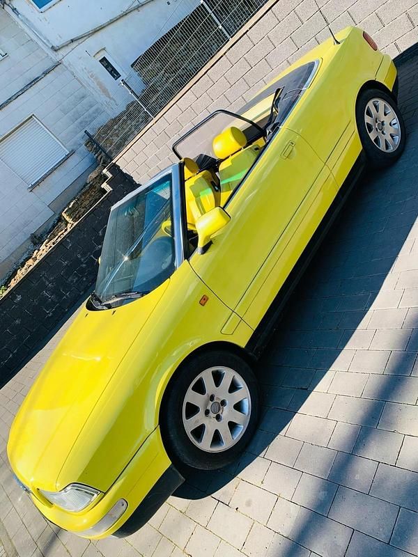 Second-hand Audi 80 90 CP (66 kW) 1999 Galben Cabrio