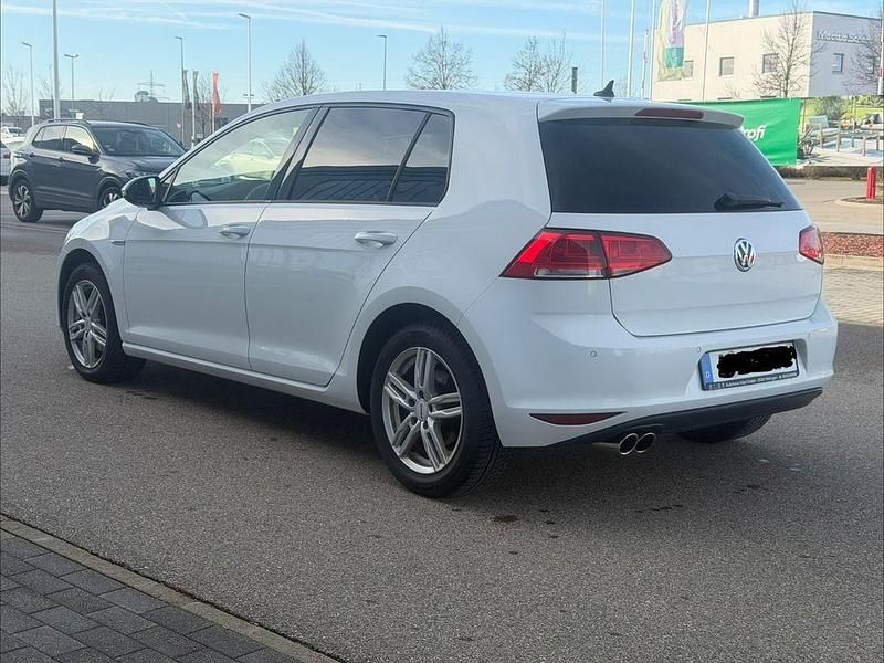 Gebraucht VW Golf VII LOUNGE 150 PS (110 kW) 2015 Weiß Limousine