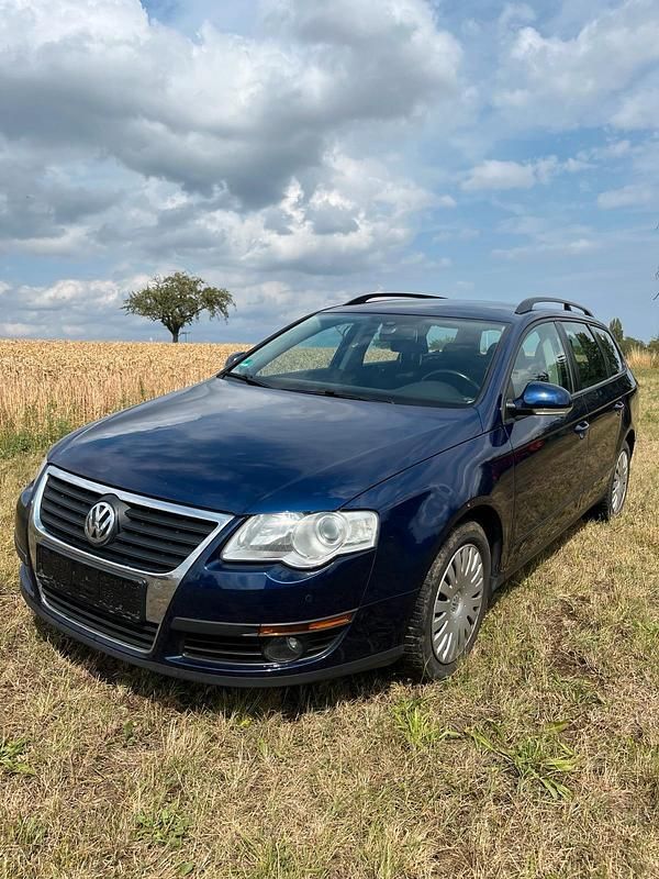 Blau Gebraucht 2009 VW Passat Kombi | 3.300 € (Fairer Preis) - Bild 1/4
