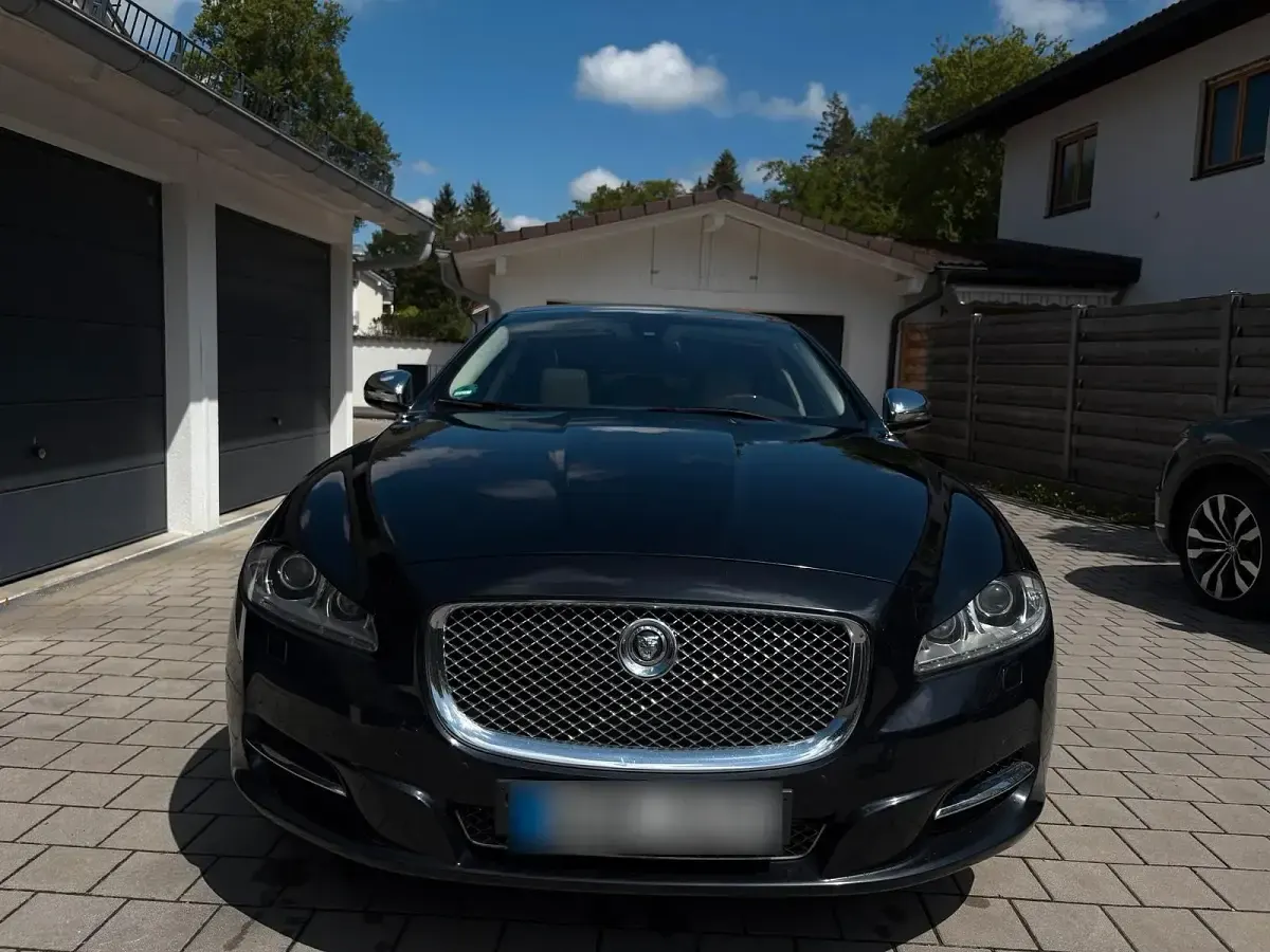 Używany Jaguar XJ 510 KM (375 kW) 2011 Czarny Sedan/Limuzyna