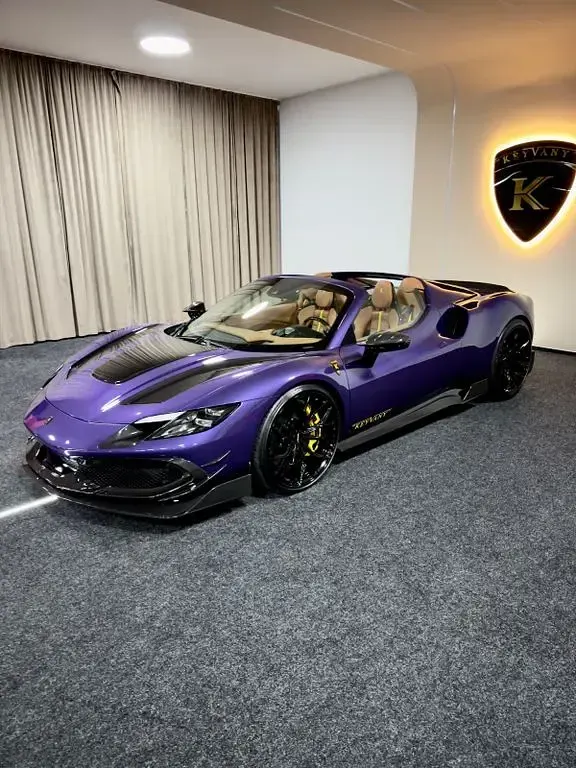 Gebraucht Ferrari 296 829 PS (609 kW) 2022 Violett Cabrio
