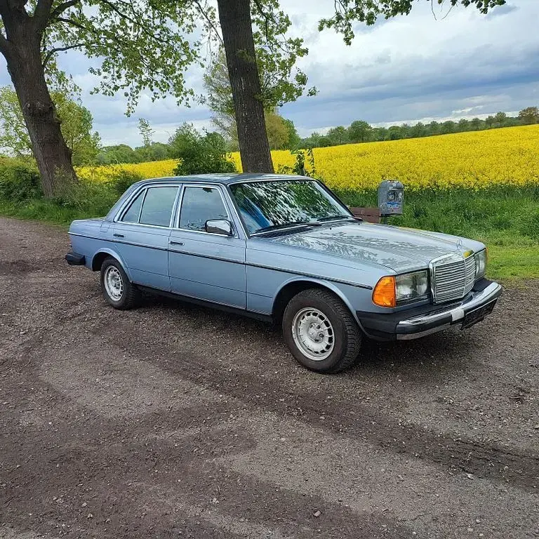 Gebraucht Mercedes 300 125 PS (91 kW) 1983 Blau Limousine