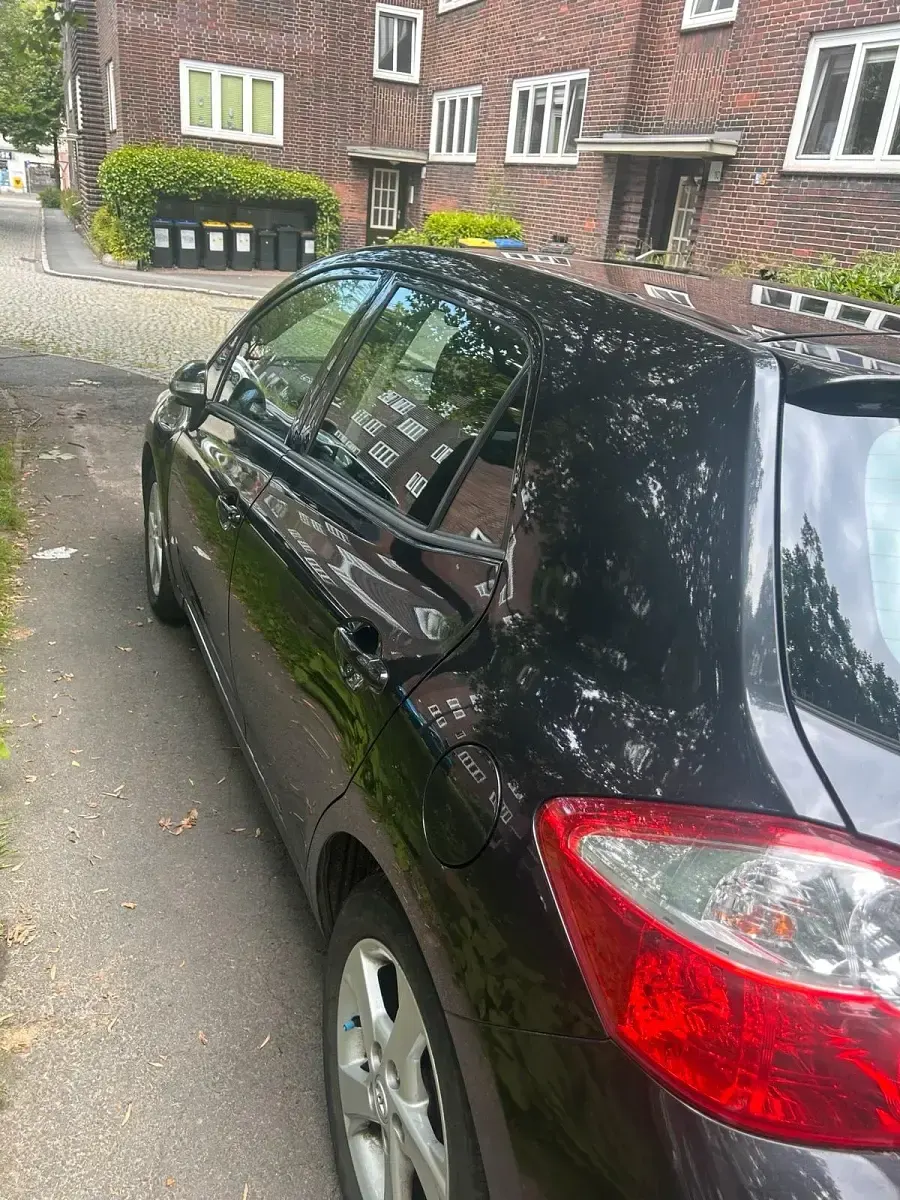 Gebraucht Toyota Auris 132 PS (97 kW) 2012 Schwarz Limousine