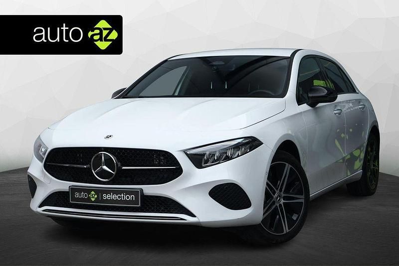 Weiß Gebraucht 2024 Mercedes A250 Luxury Limousine | 34.600 € (Superpreis) - Bild 1/4