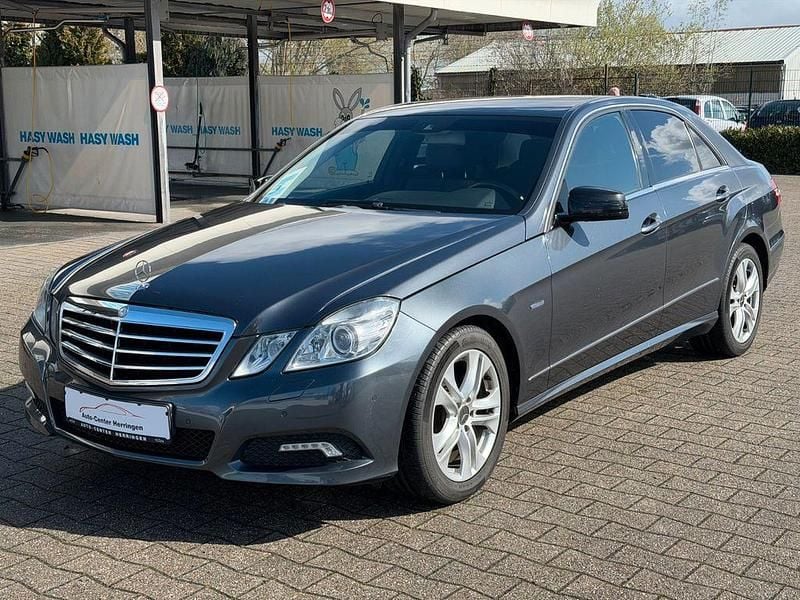 Gebraucht Mercedes E200 Avantgarde 184 PS (135 kW) 2009 Grau Limousine