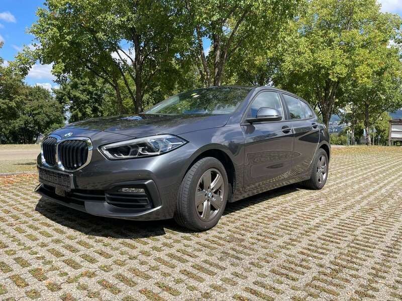 Grau Gebraucht 2019 BMW 118 Kleinwagen | 19.500 € (Fairer Preis) - Bild 1/4