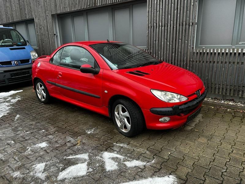 Gebraucht Peugeot 206 CC 108 PS (79 kW) 2002 Rot Cabrio