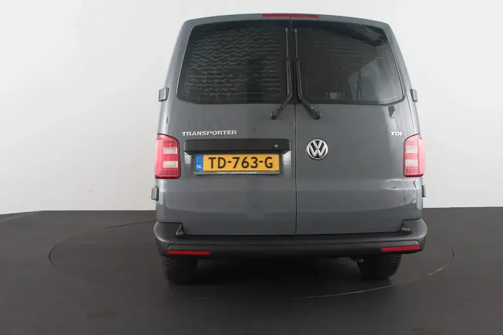 Gebraucht VW T6 114 PS (83 kW) 2017 Grau Van
