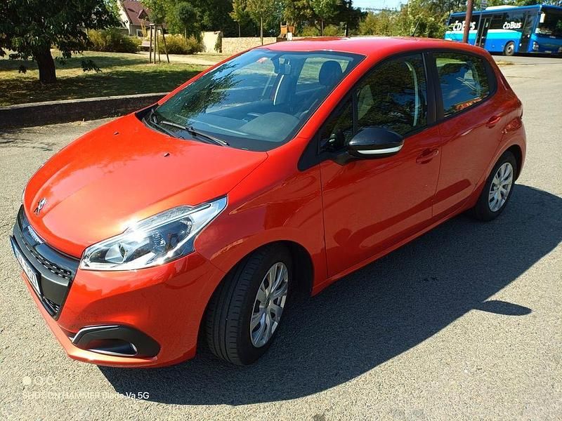 Gebraucht Peugeot 208 Allure 110 PS (80 kW) 2015 Rot Kleinwagen